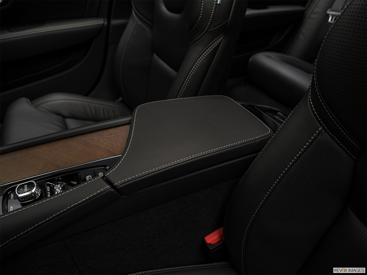 2020 Volvo S90 T6 Inscription Front center console with closed lid, from driver's side looking down 