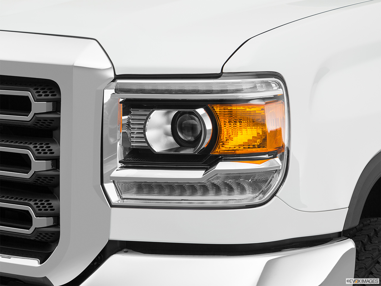 2019 GMC Sierra 2500HD SLE Drivers Side Headlight. 