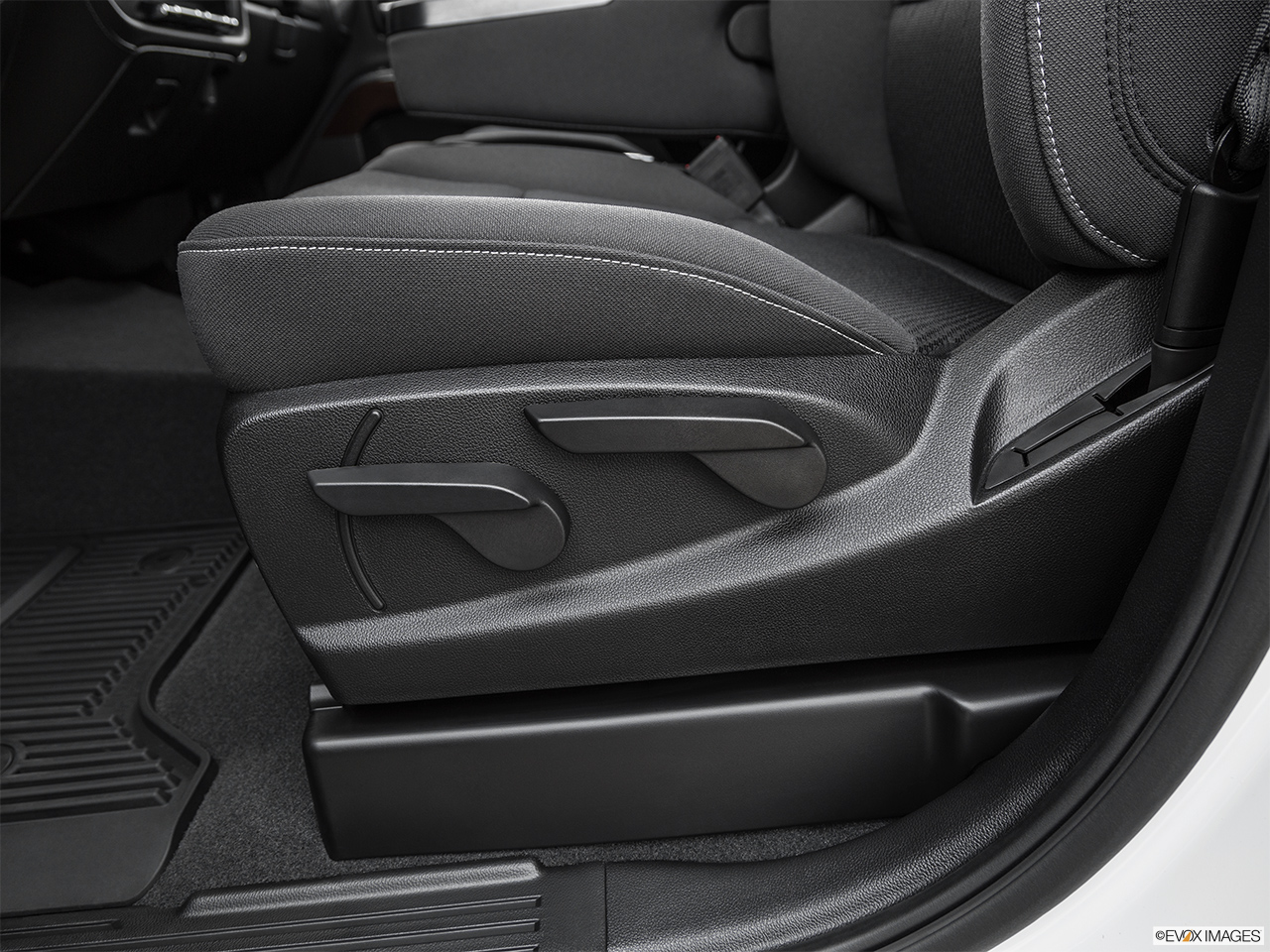 2019 GMC Sierra 2500HD SLE Seat Adjustment Controllers. 