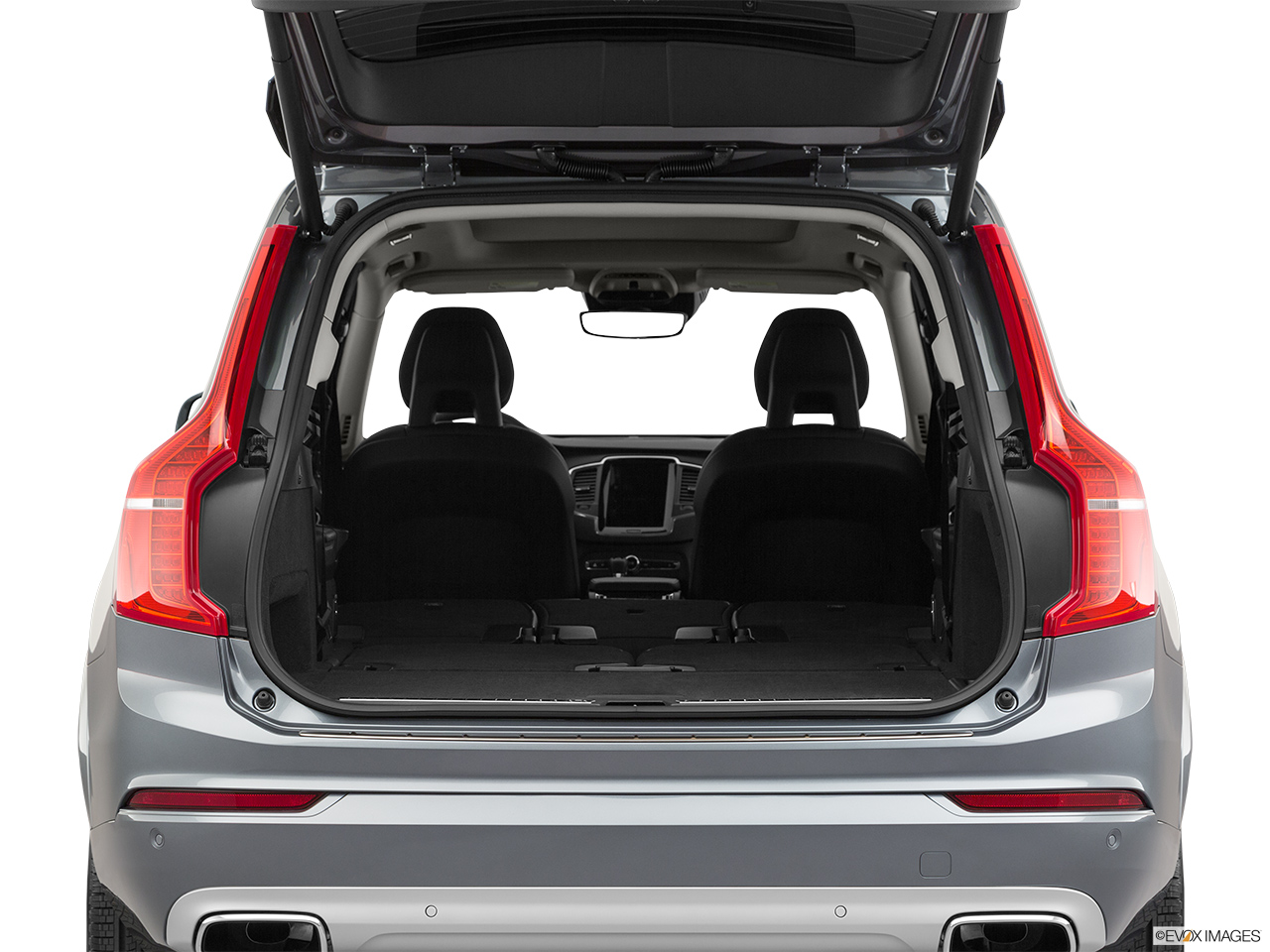 2020 Volvo XC90 T5 Momentum Hatchback & SUV rear angle. 