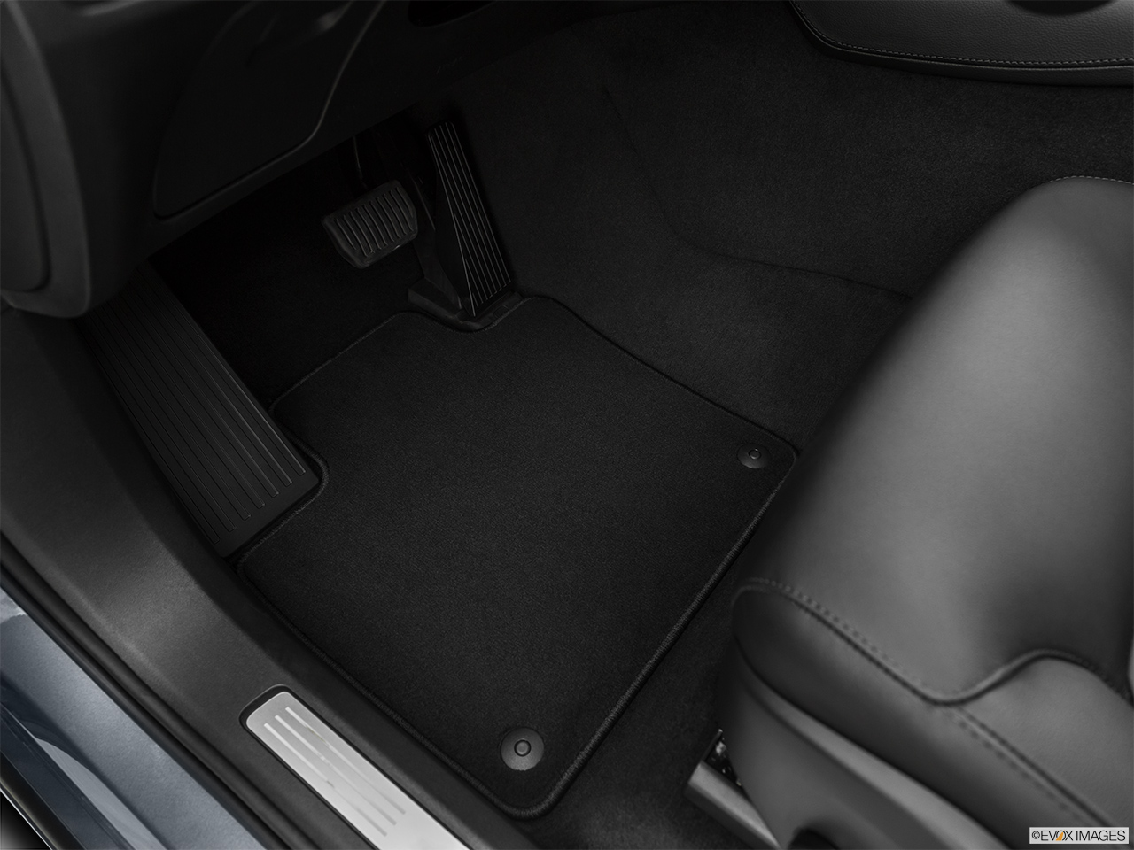 2020 Volvo XC90 T5 Momentum Driver's floor mat and pedals. Mid-seat level from outside looking in. 