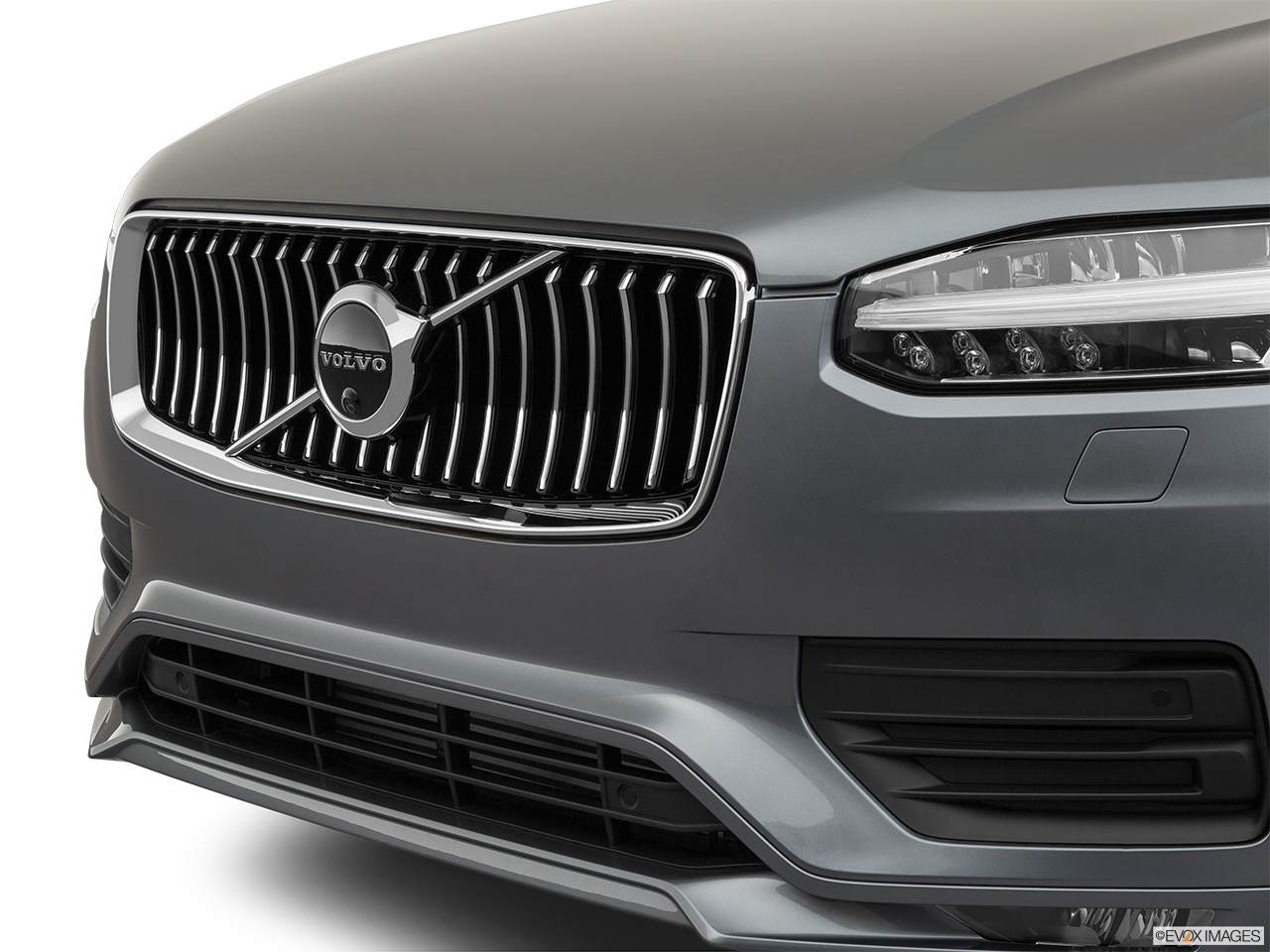 2020 Volvo XC90 T5 Momentum Close up of Grill. 