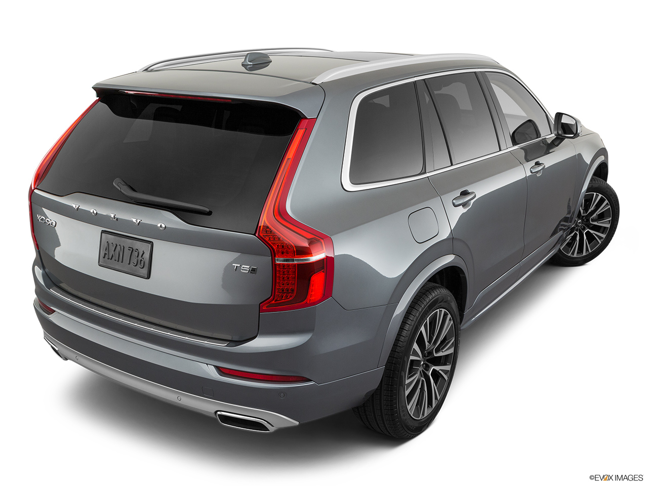 2020 Volvo XC90 T5 Momentum Rear 3/4 angle view. 