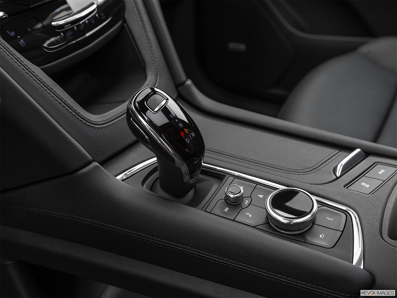 2020 Cadillac XT6 Sport Gear shifter/center console. 