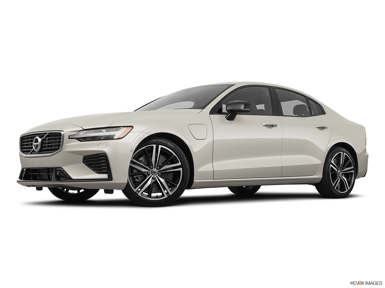 2020 Volvo S60 T8 R-Design eAWD Plug-in Hybrid Low/wide front 5/8. 