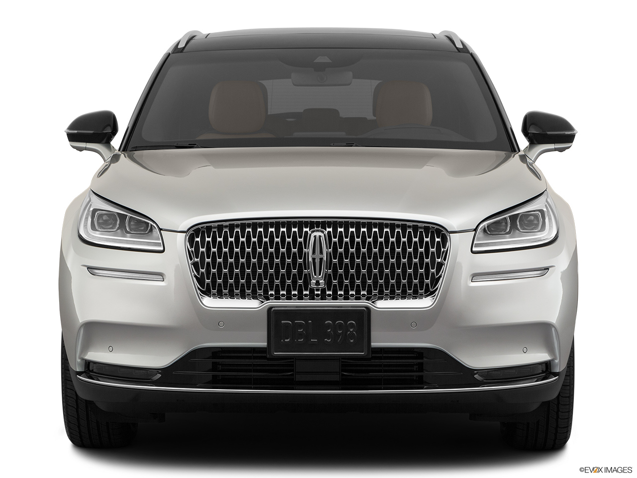 2020 Lincoln Corsair Reserve Low/wide front. 