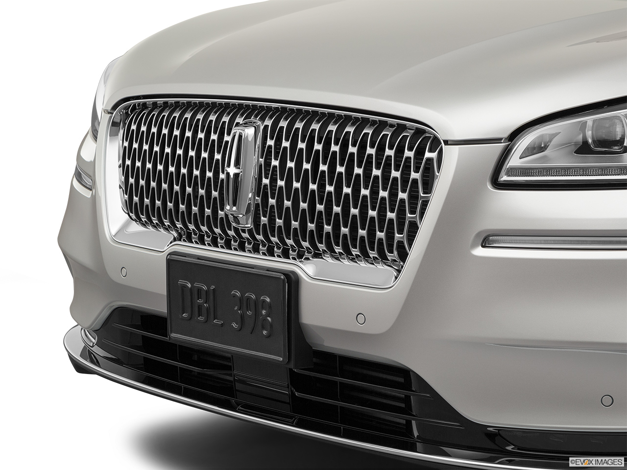 2020 Lincoln Corsair Reserve Close up of Grill. 