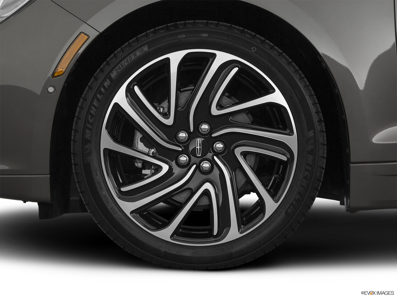 2020 Lincoln MKZ Reserve Front Drivers side wheel at profile. 