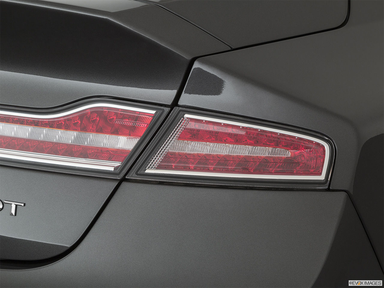2020 Lincoln MKZ Reserve Passenger Side Taillight. 