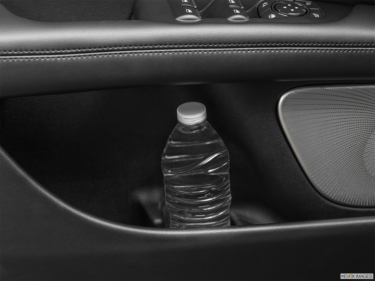 2020 Lincoln MKZ Reserve Cup holder prop (tertiary). 