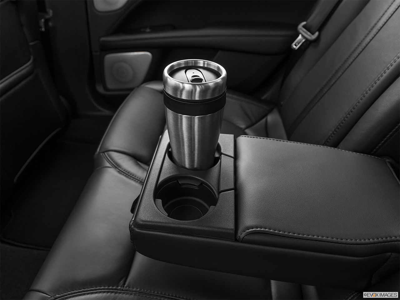 2020 Lincoln MKZ Reserve Cup holder prop (quaternary). 