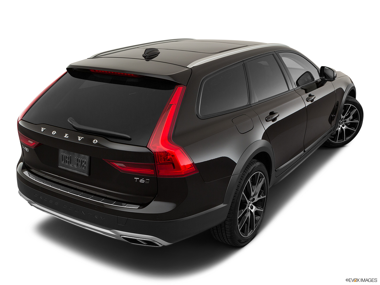 2020 Volvo V90 Cross Country T6 AWD Rear 3/4 angle view. 