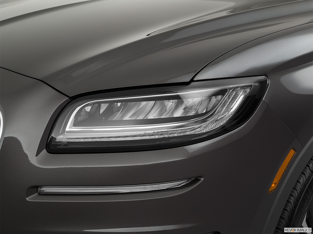 2020 Lincoln Nautilus Reserve Drivers Side Headlight. 