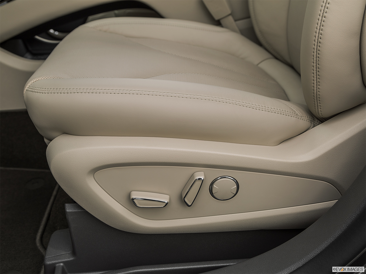 2020 Lincoln Nautilus Reserve Seat Adjustment Controllers. 
