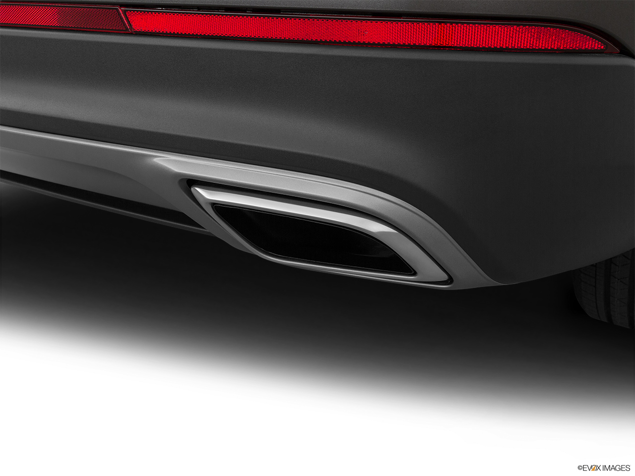 2020 Lincoln Nautilus Reserve Chrome tip exhaust pipe. 