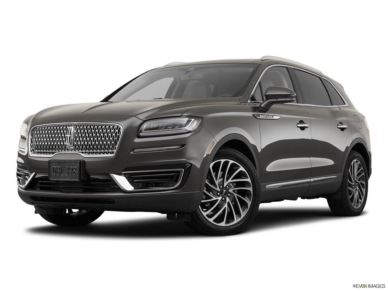 2020 Lincoln Nautilus Reserve Front angle medium view. 