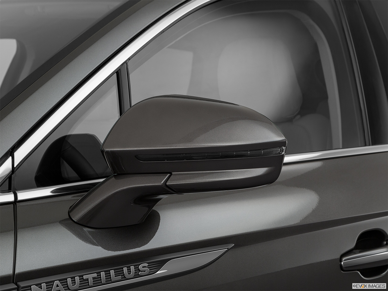 2020 Lincoln Nautilus Reserve Driver's side mirror, 3_4 rear 