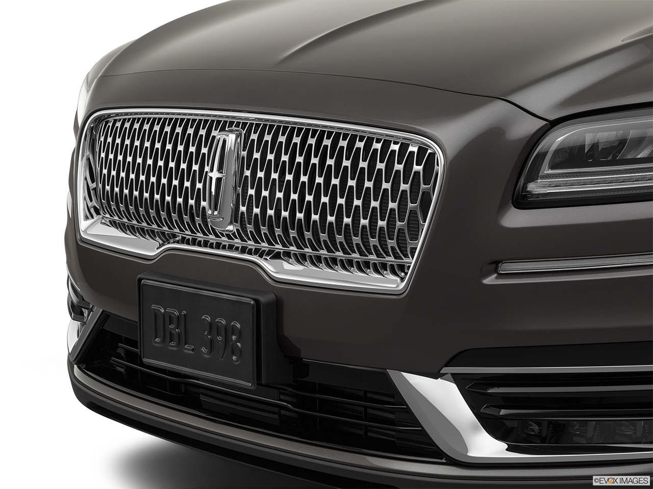 2020 Lincoln Nautilus Reserve Close up of Grill. 