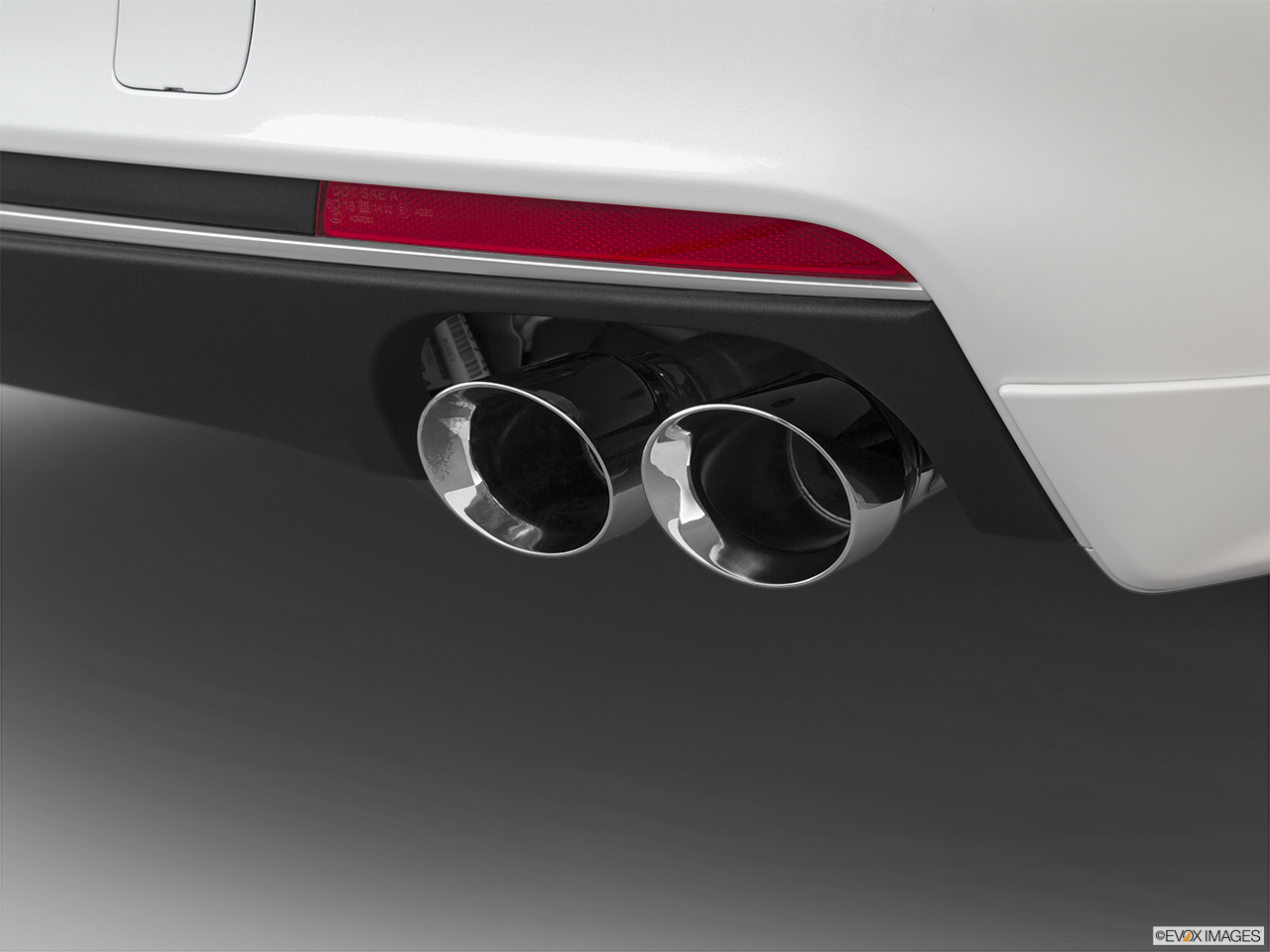 2019 Cadillac CT6-V Base Chrome tip exhaust pipe. 