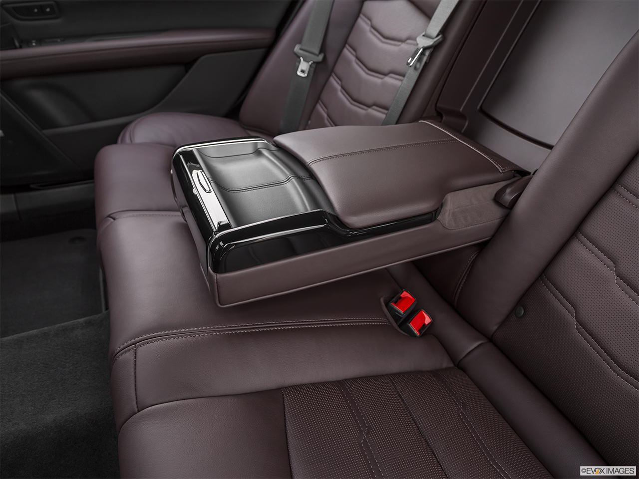 2019 Cadillac CT6-V Base Rear center console with closed lid from driver's side looking down. 