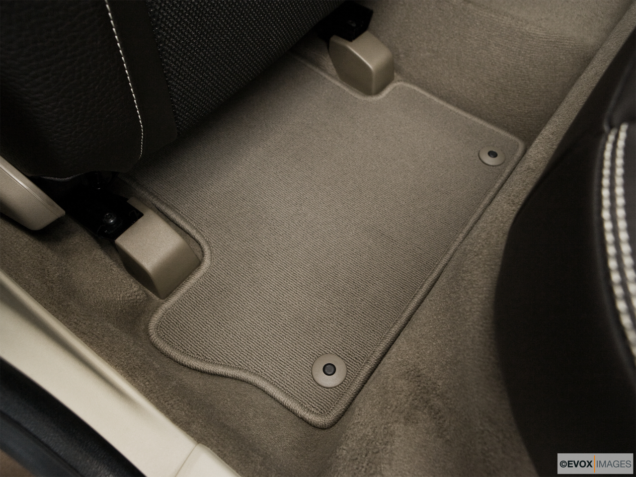 2010 Volvo XC60 T6 AWD Rear driver's side floor mat. Mid-seat level from outside looking in. 