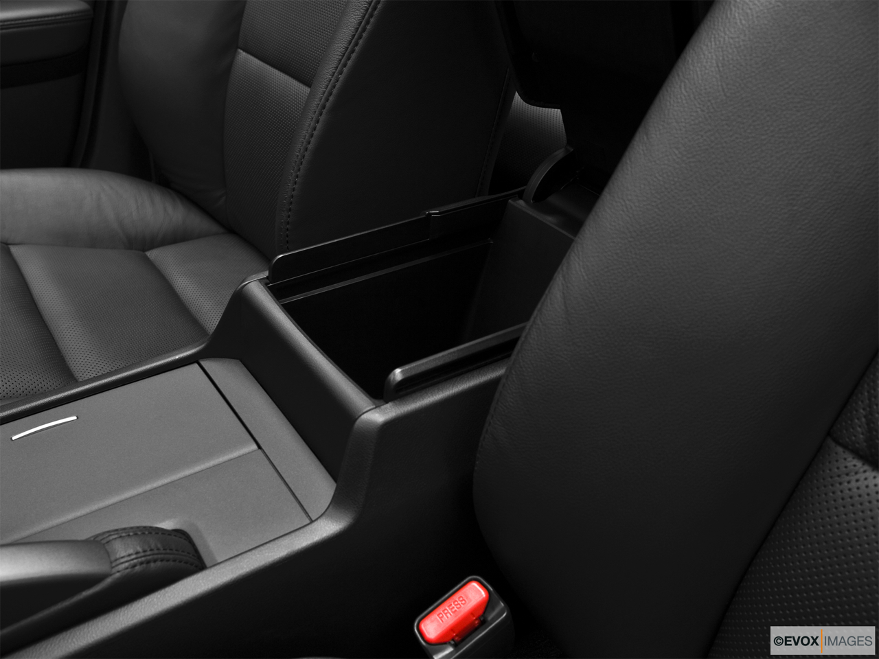 2010 Acura TSX V6 Front center divider. 