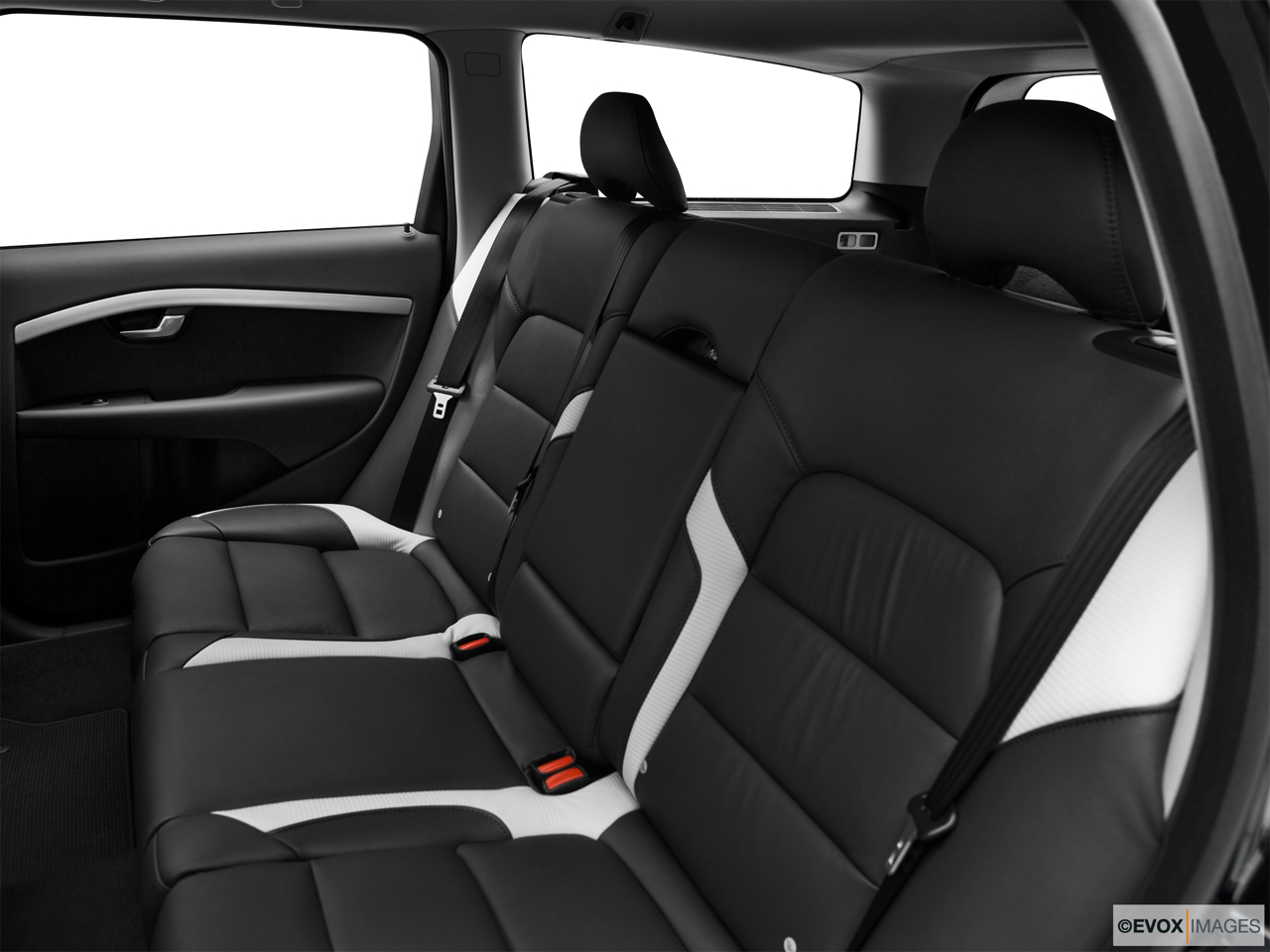 2010 Volvo V70 3.2 A SR Rear seats from Drivers Side. 