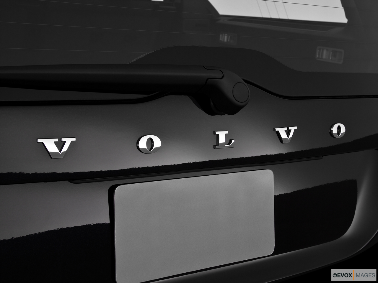 2010 Volvo V70 3.2 A SR Rear manufacture badge/emblem 
