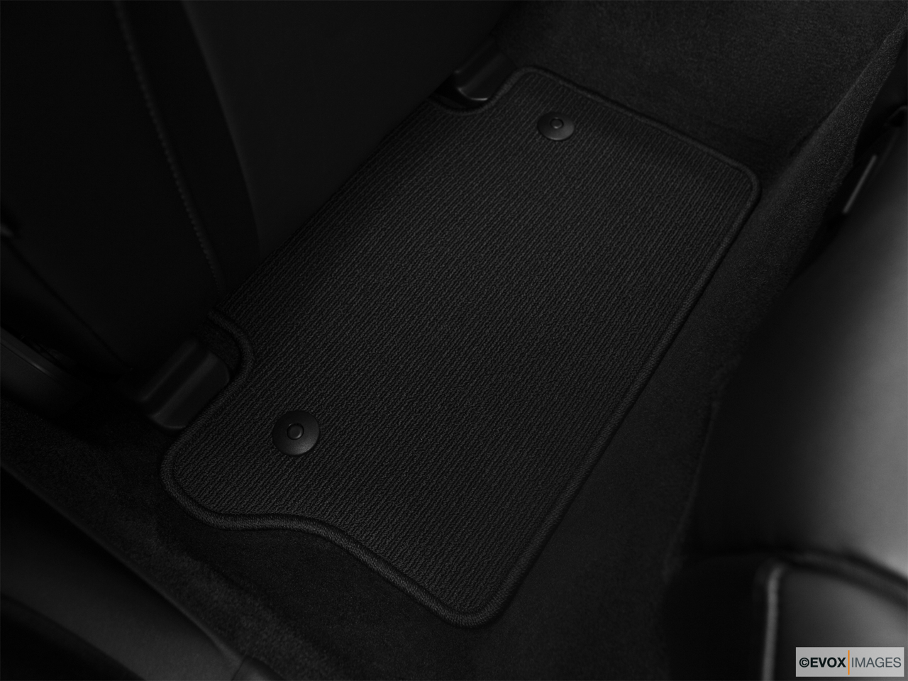 2010 Volvo V70 3.2 A SR Rear driver's side floor mat. Mid-seat level from outside looking in. 