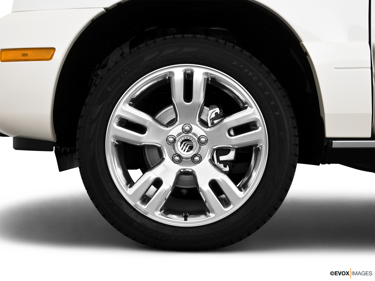 2010 Mercury Mountaineer Premier Front Drivers side wheel at profile. 