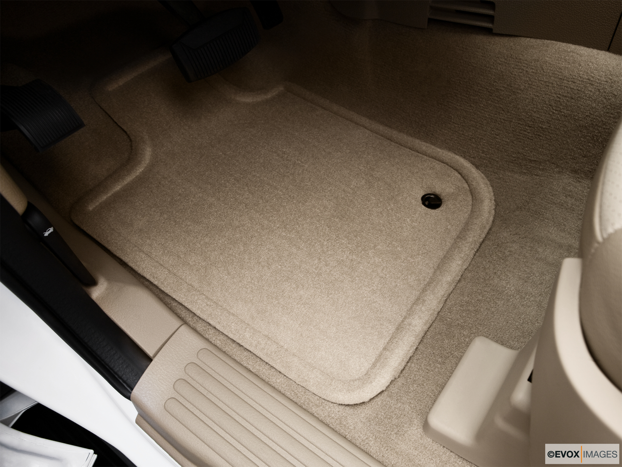 2010 Mercury Mountaineer Premier Driver's floor mat and pedals. Mid-seat level from outside looking in. 