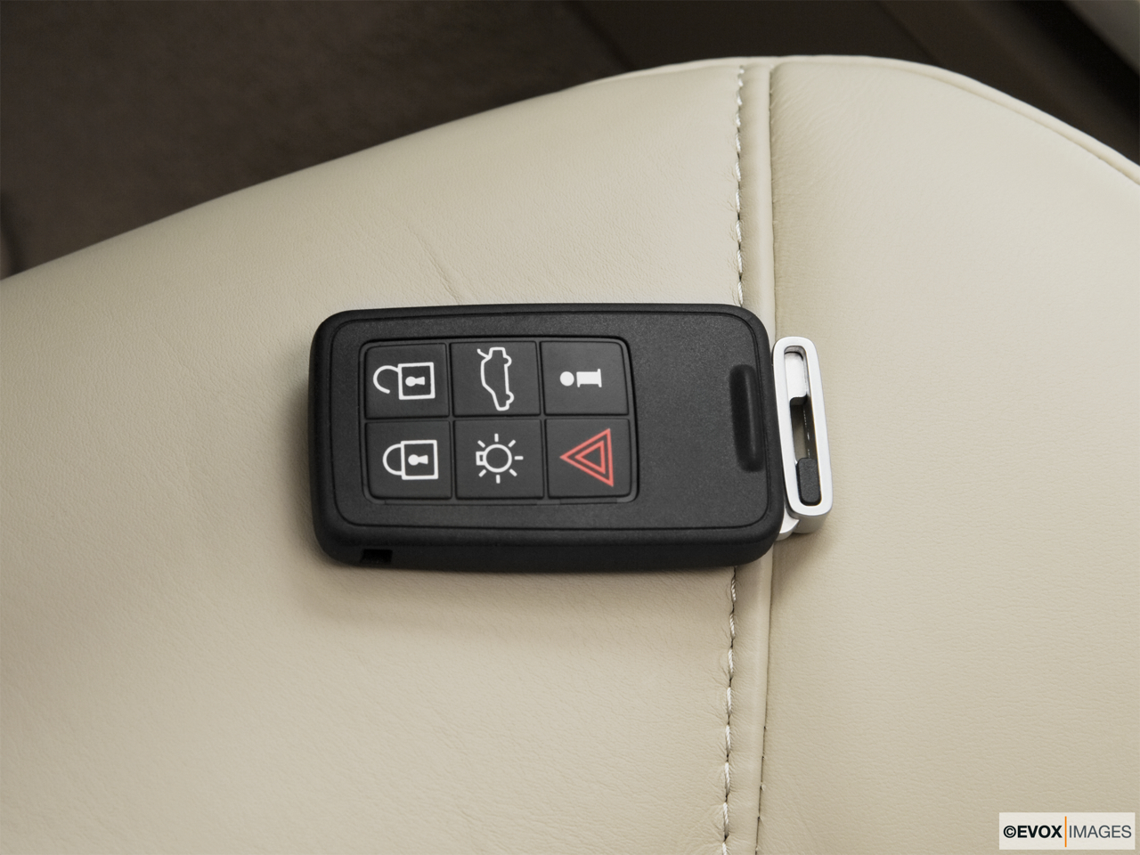 2010 Volvo S80 3.2 Key fob on driver's seat. 