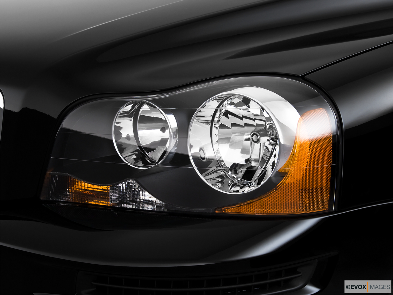 2010 Volvo XC90 3.2 Drivers Side Headlight. 