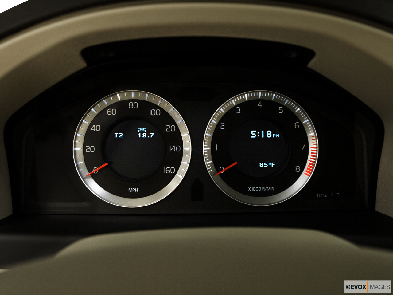 2010 Volvo XC70 3.2 AWD Speedometer/tachometer. 