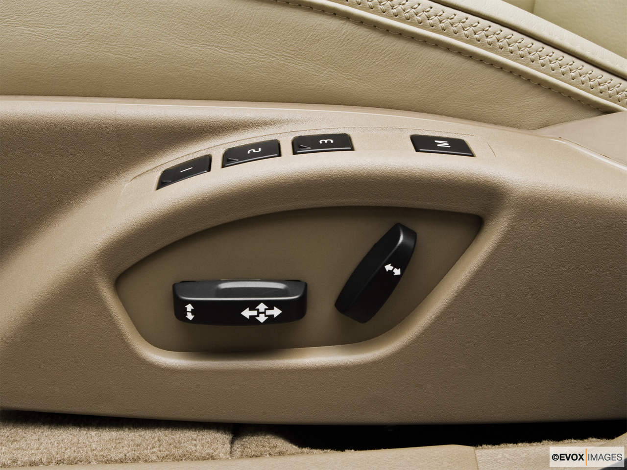 2010 Volvo XC70 3.2 AWD Seat Adjustment Controllers. 