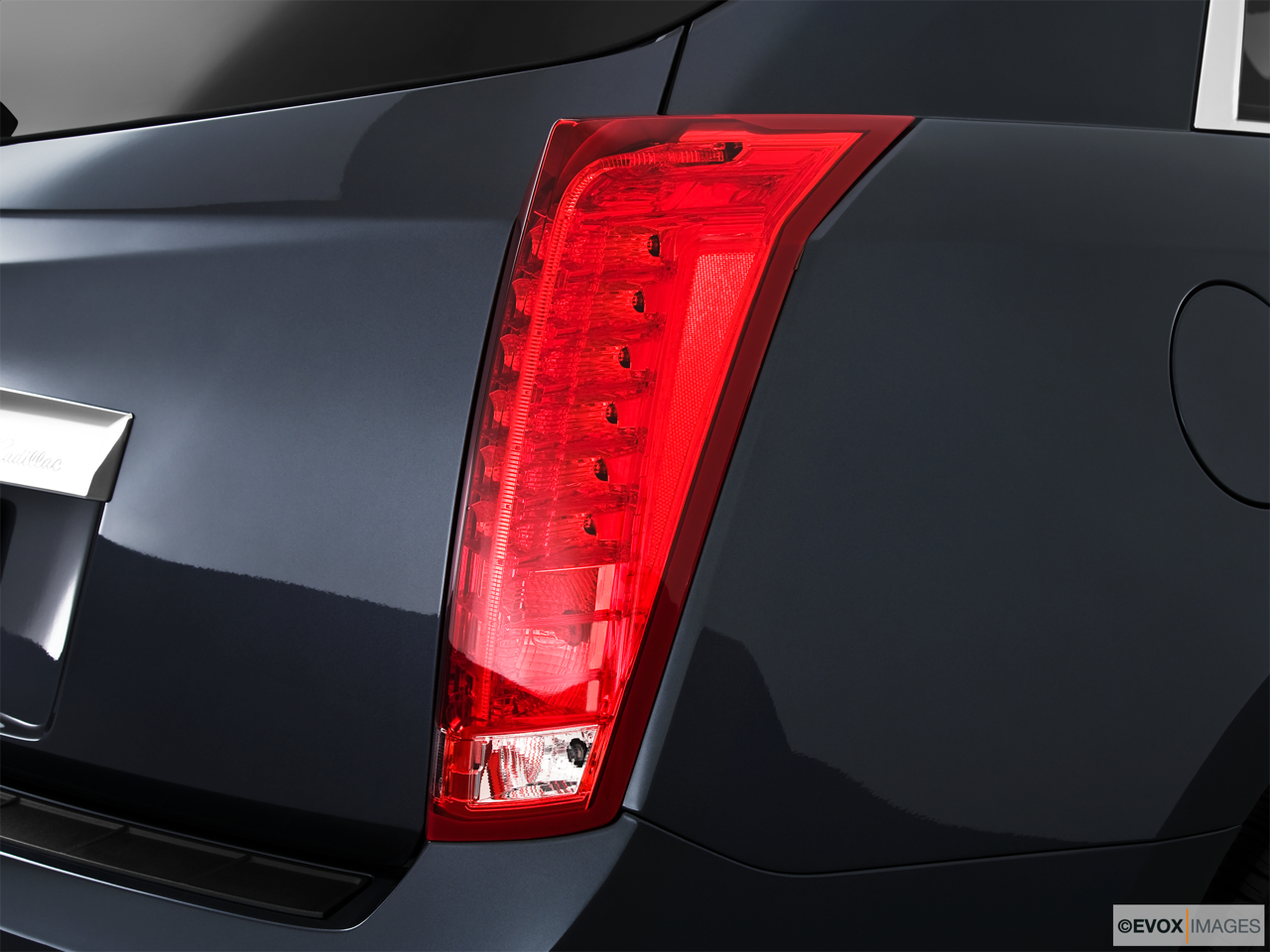 2010 Cadillac SRX Crossover Premium Collection Passenger Side Taillight. 