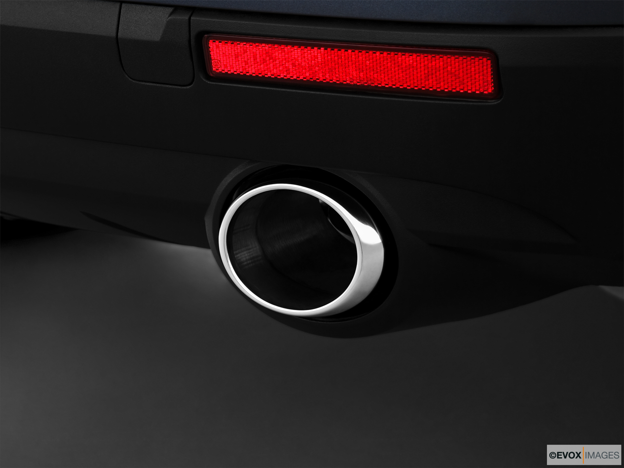 2010 Cadillac SRX Crossover Premium Collection Chrome tip exhaust pipe. 
