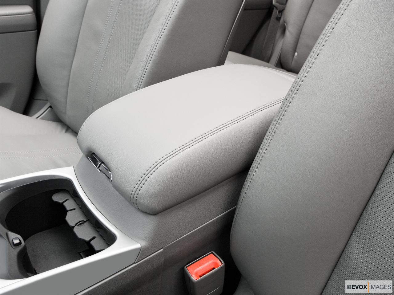 2010 Cadillac SRX Crossover Premium Collection Front center console with closed lid, from driver's side looking down 