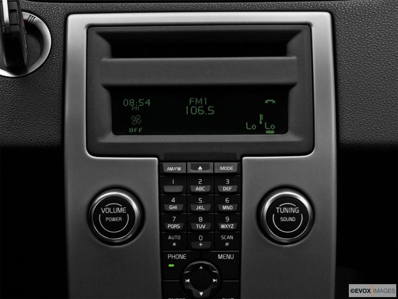 2010 Volvo V50 2.4I Closeup of radio head unit 