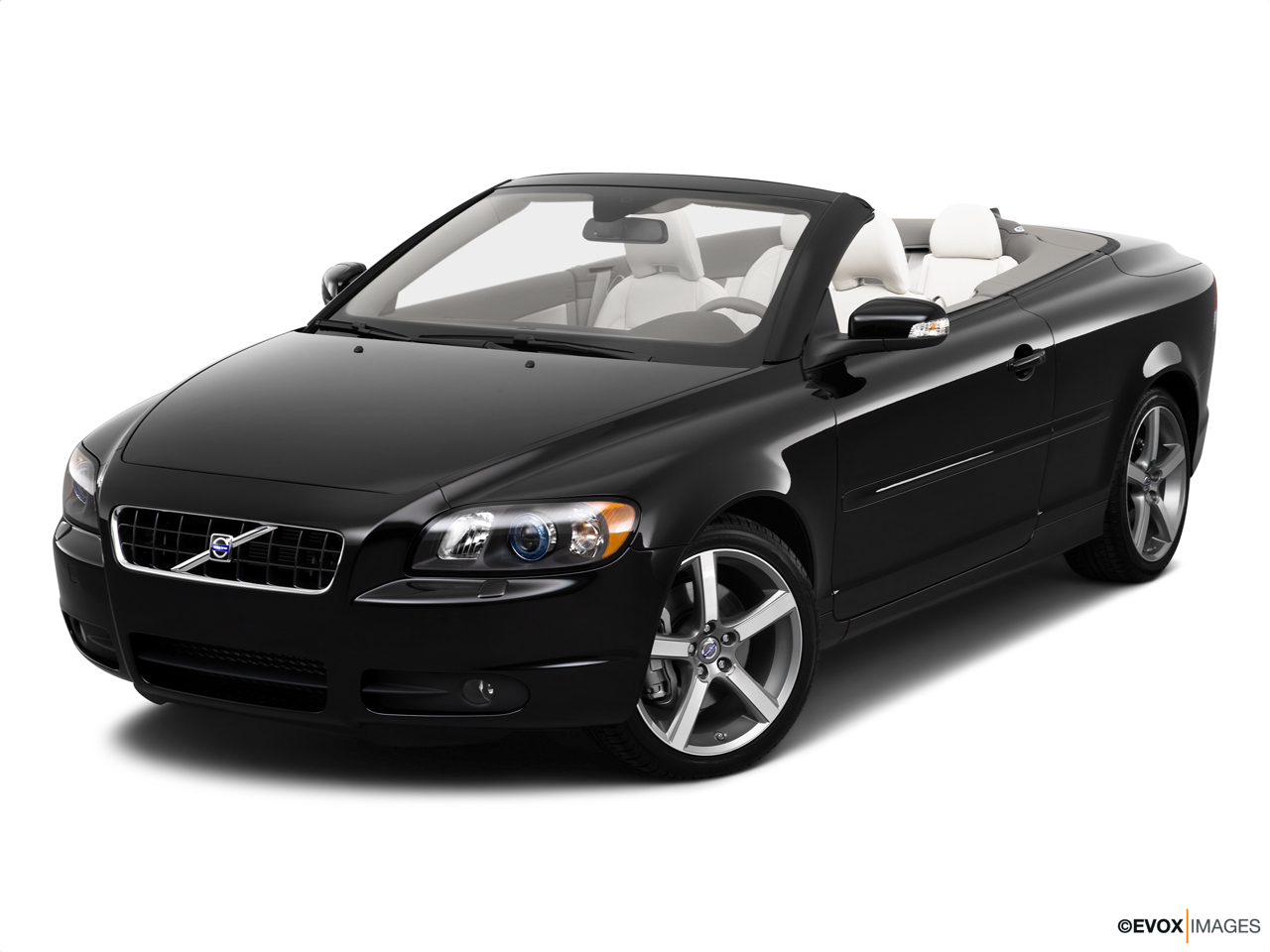 2010 Volvo C70 T5 A CV Front angle view. 