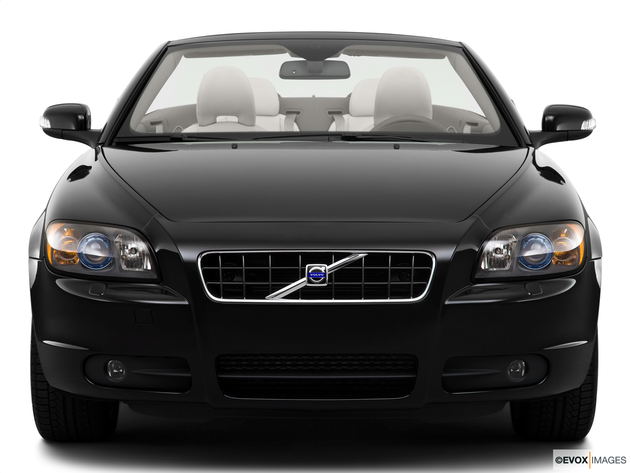 2010 Volvo C70 T5 A CV Low/wide front. 