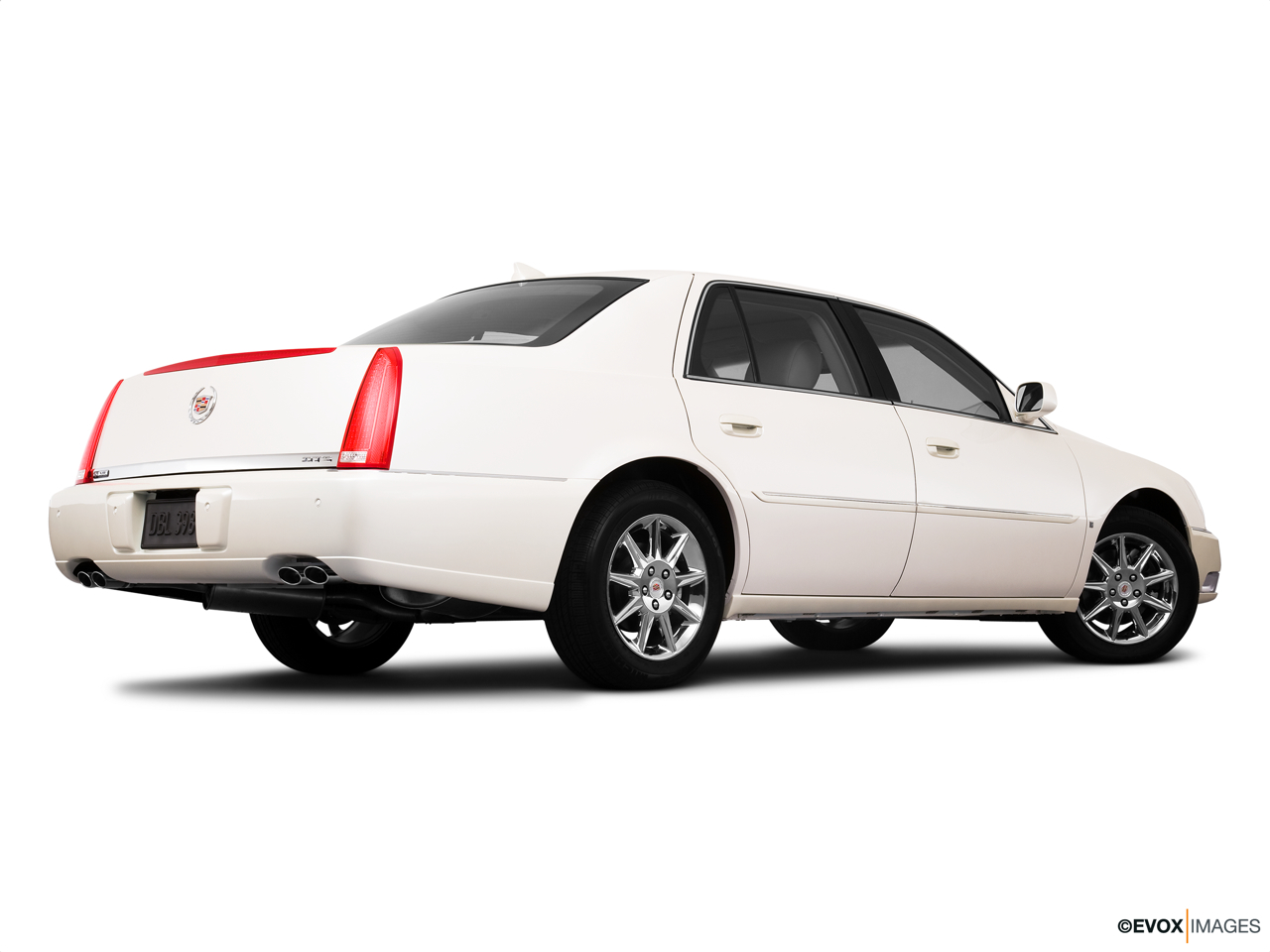 2010 Cadillac DTS Luxury Collection Low/wide rear 5/8. 