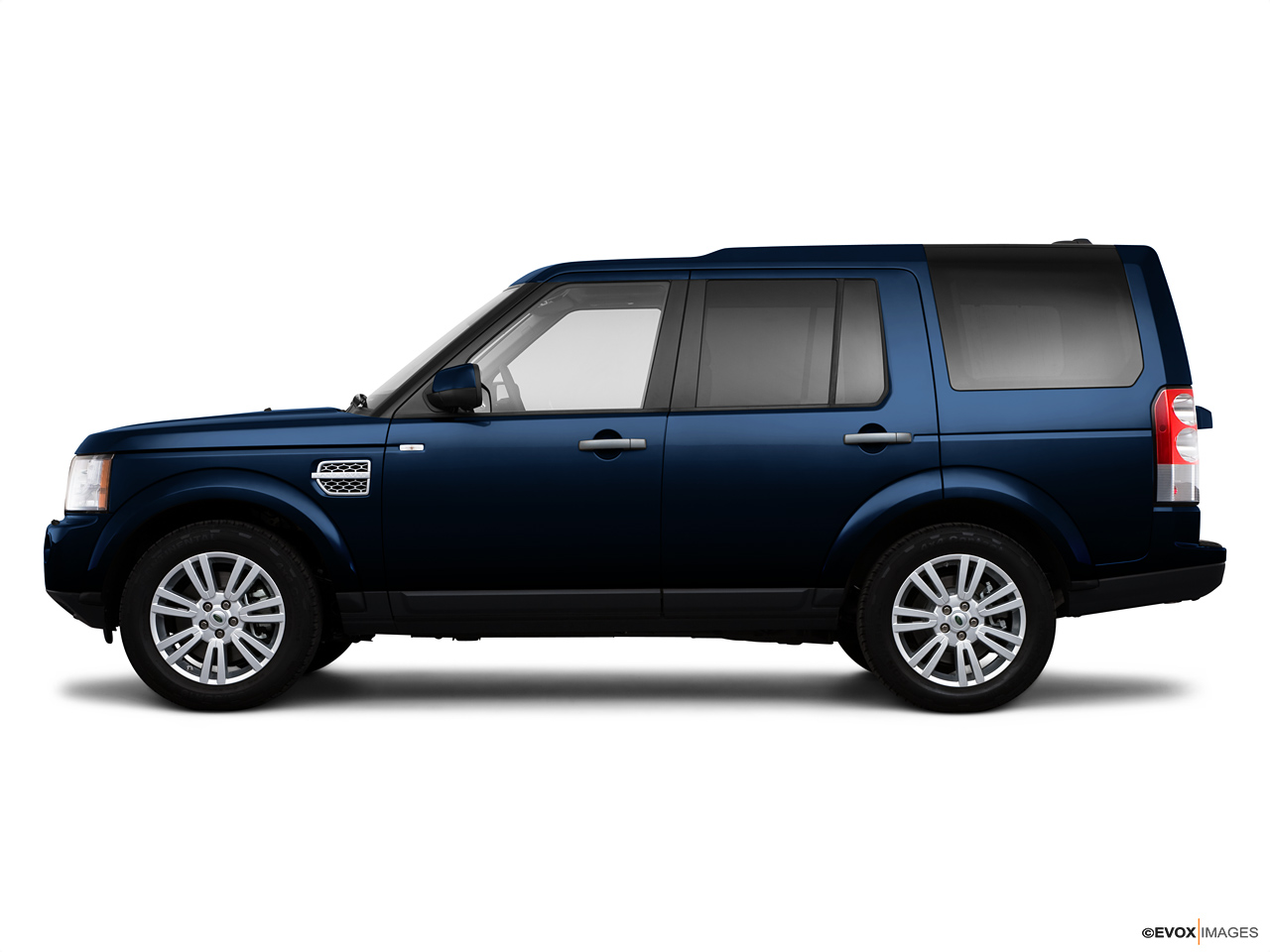 2024 Land Rover LR4   Side