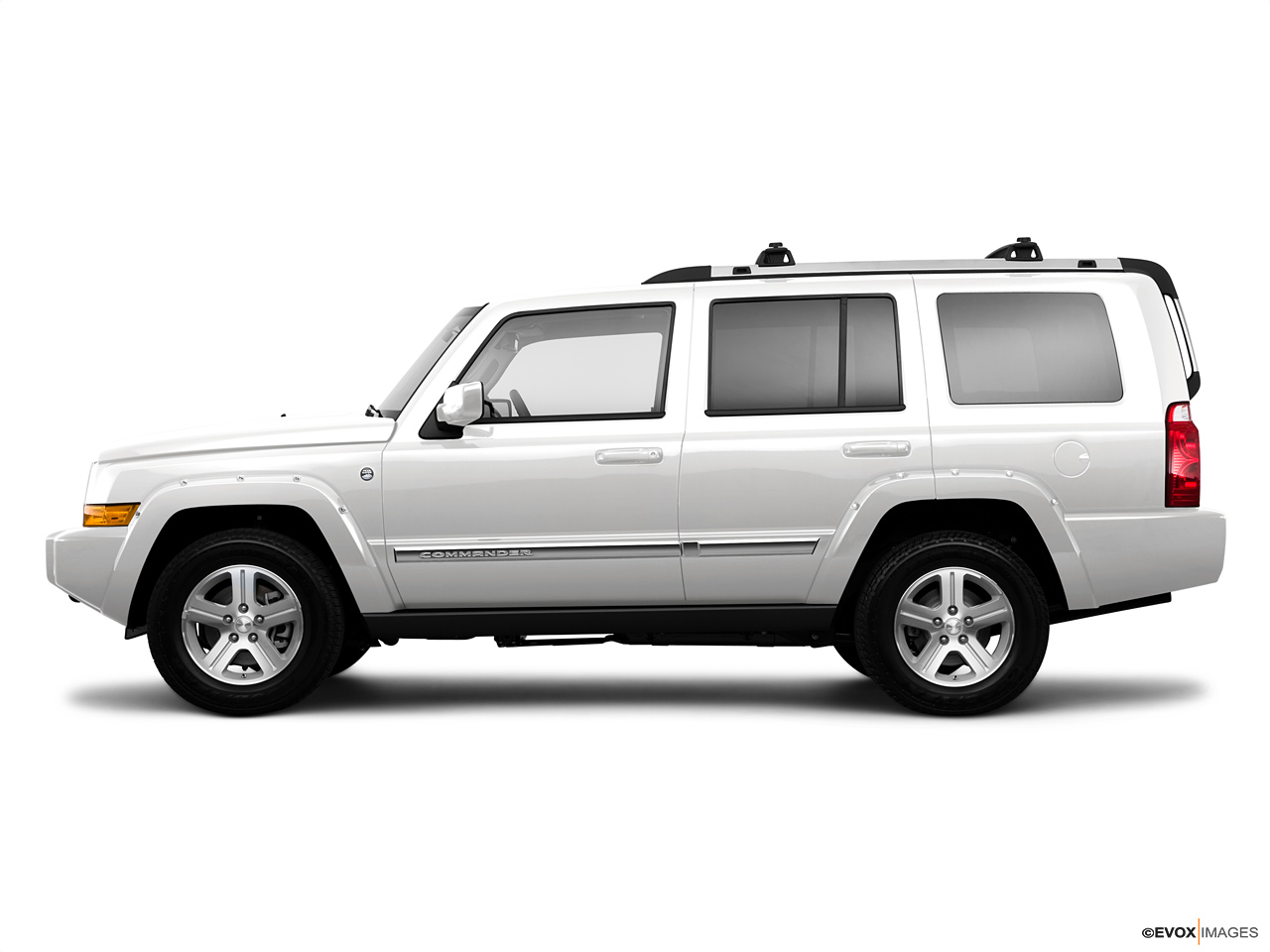 2024 Jeep Commander   Side