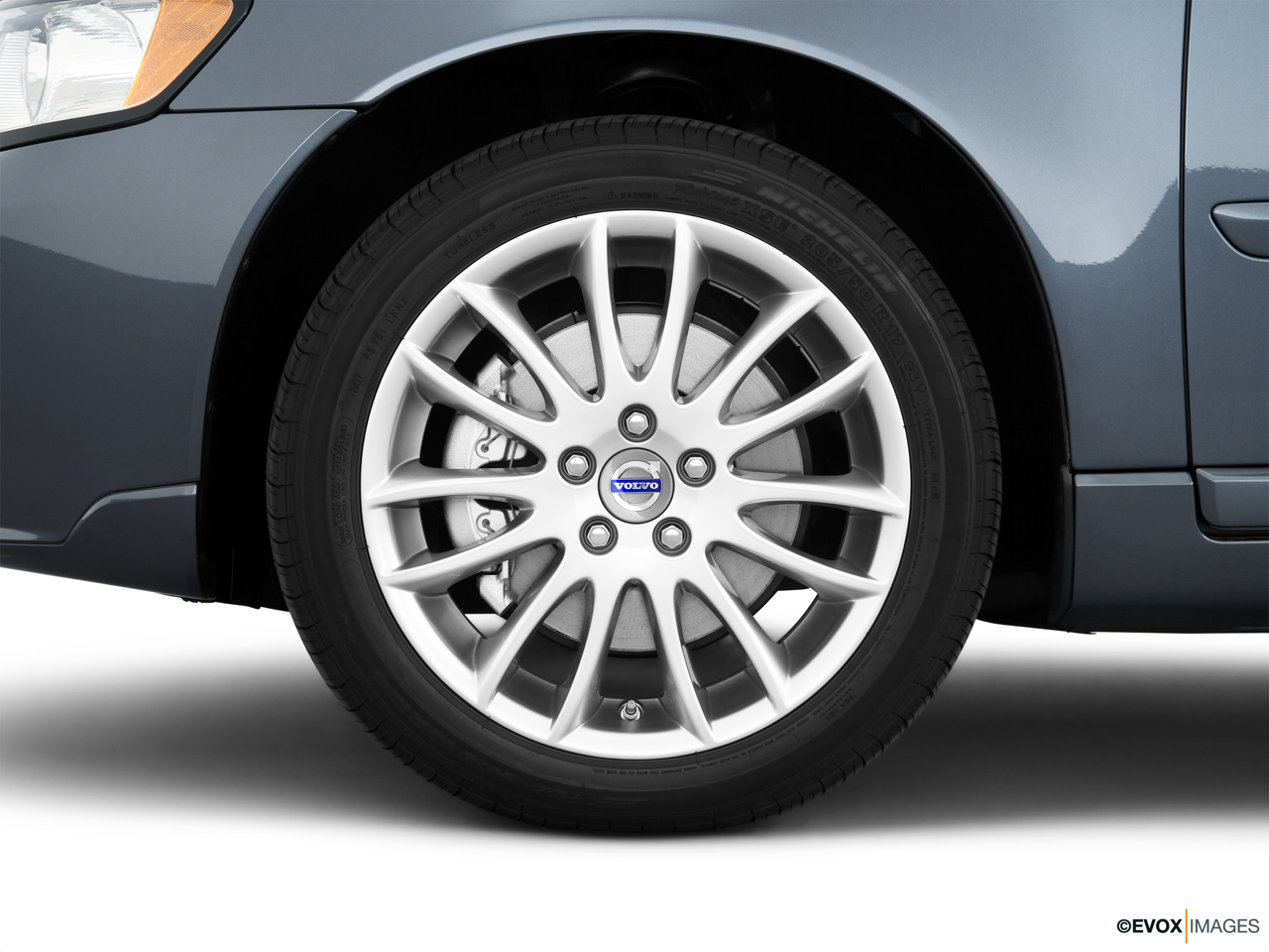 2010 Volvo S40 2.4i Front Drivers side wheel at profile. 