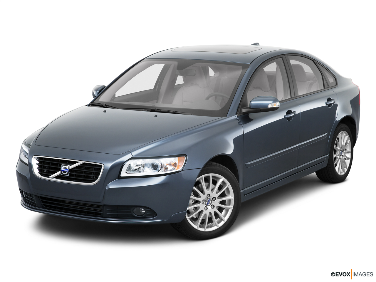 2010 Volvo S40 2.4i Front angle view. 