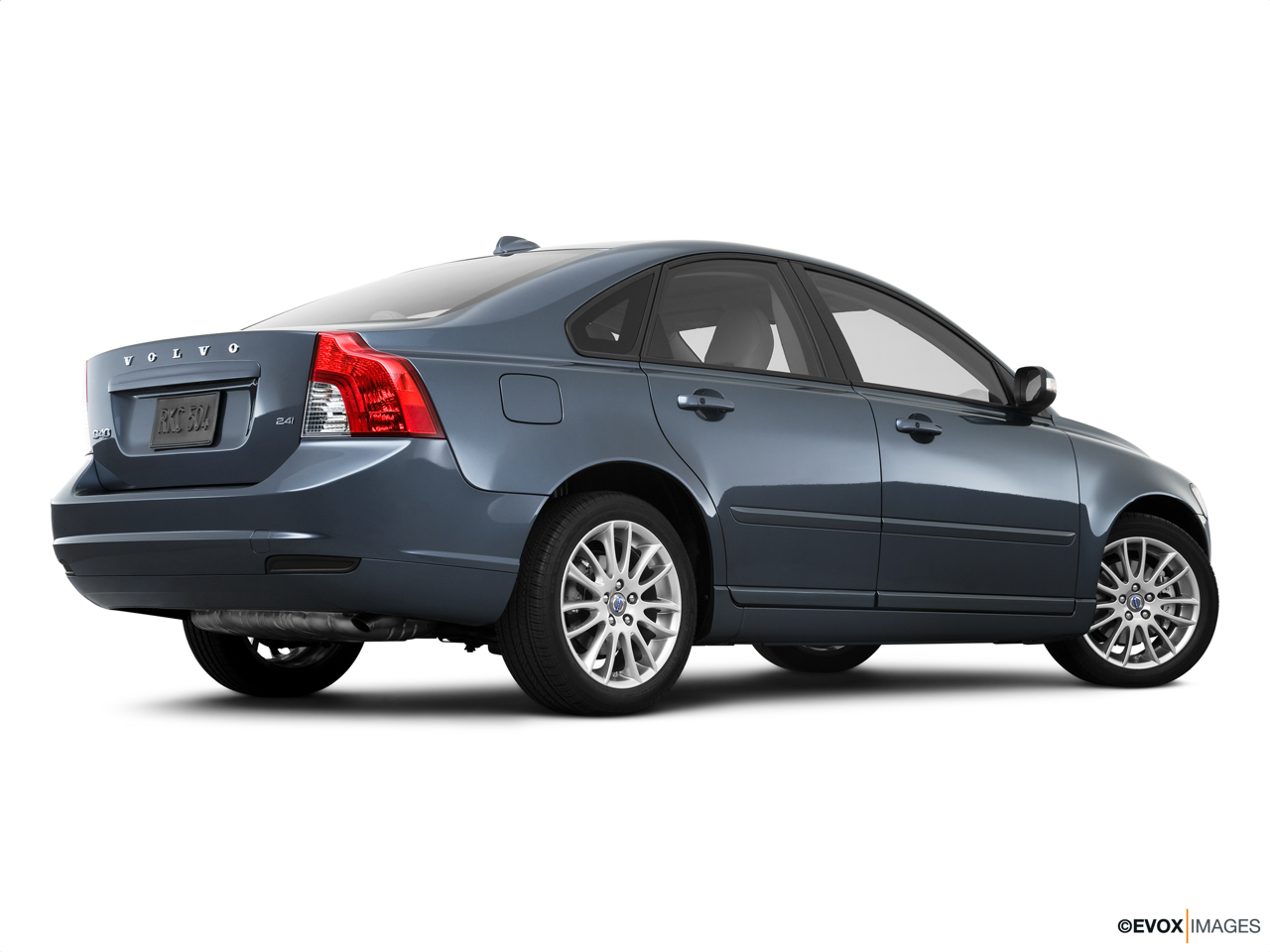 2010 Volvo S40 2.4i Low/wide rear 5/8. 