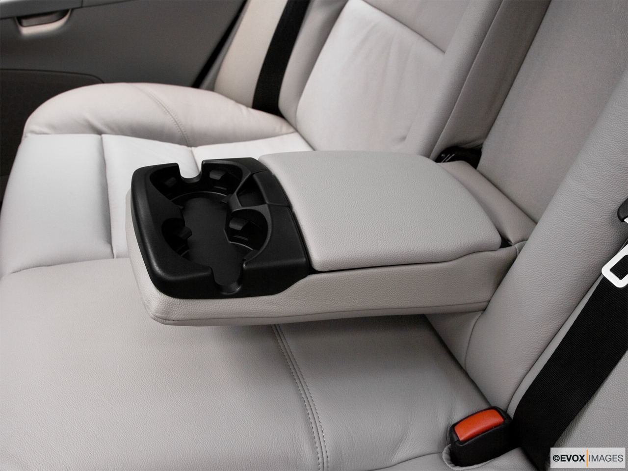 2010 Volvo S40 2.4i Rear center console with closed lid from driver's side looking down. 