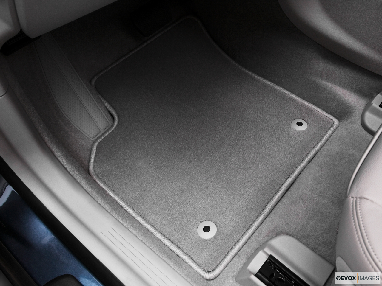 2010 Volvo S40 2.4i Driver's floor mat and pedals. Mid-seat level from outside looking in. 