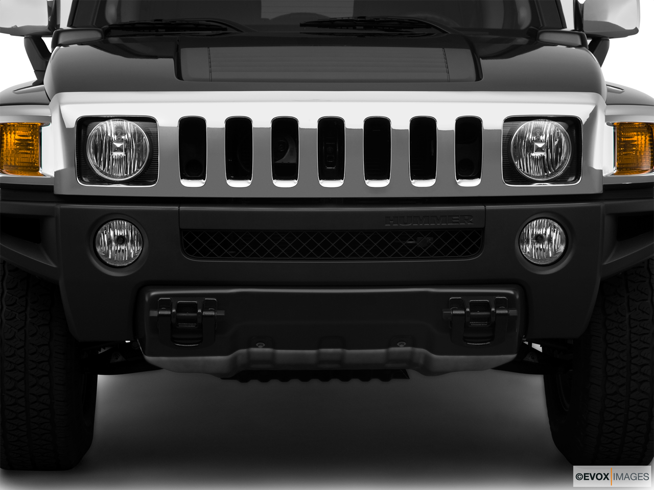 2010 Hummer H3 Base Close up of Grill. 